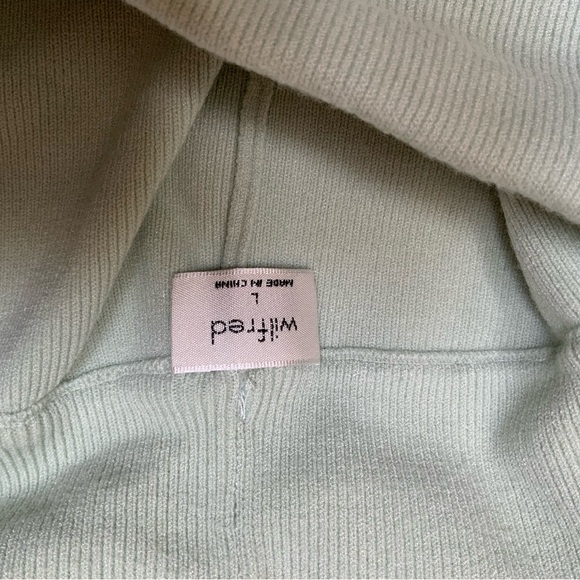 Wilfred shorts. Size large. Cotton with stretch. Mint green. Good condition. - Picture 6 of 7